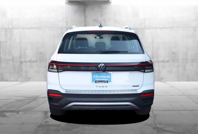 Volkswagen Taos Vehicle Image 06