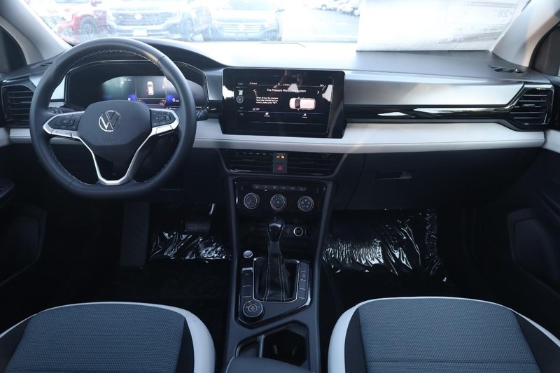 Volkswagen Taos Vehicle Image 21