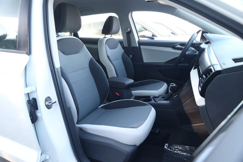 Volkswagen Taos Vehicle Image 23
