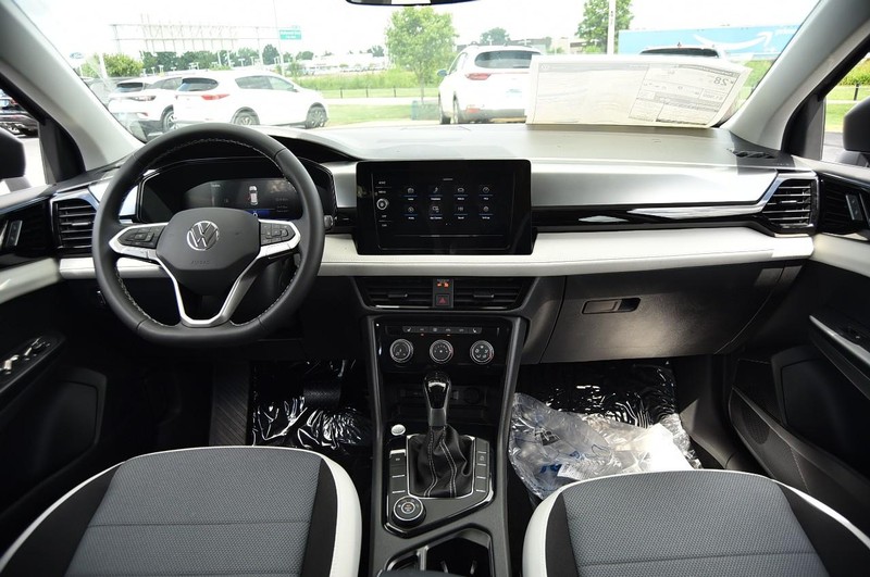 Volkswagen Taos Vehicle Image 07