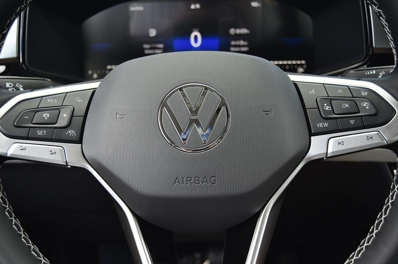 Volkswagen Taos Vehicle Image 18