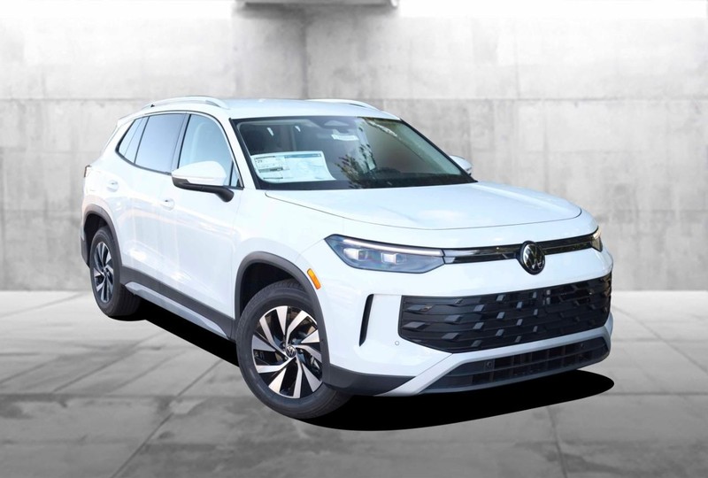 Volkswagen Tiguan Vehicle Image 02