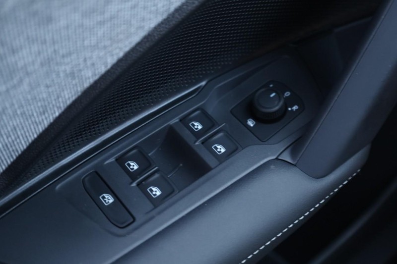 Volkswagen Tiguan Vehicle Image 17