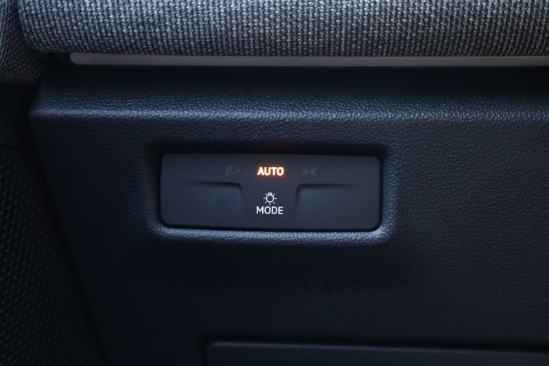 Volkswagen Tiguan Vehicle Image 18