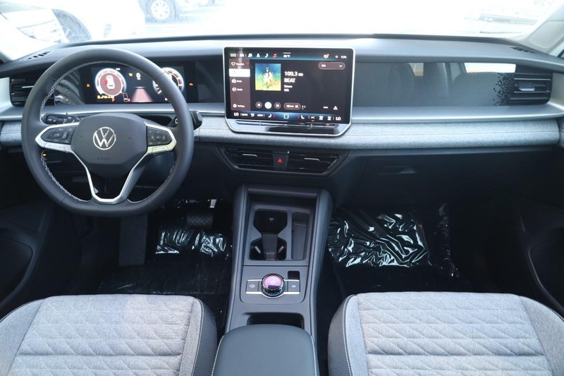 Volkswagen Tiguan Vehicle Image 21