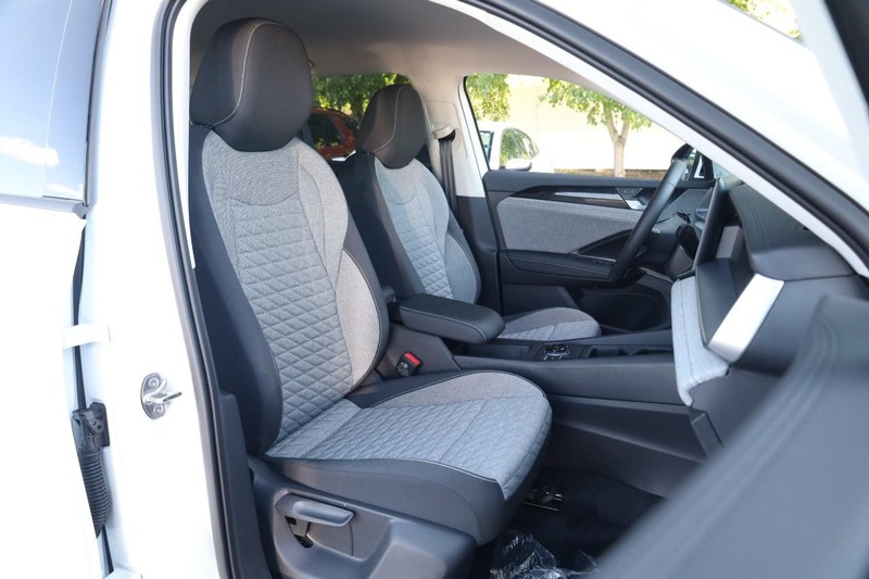 Volkswagen Tiguan Vehicle Image 23