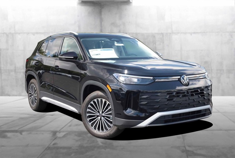 Volkswagen Tiguan Vehicle Image 02