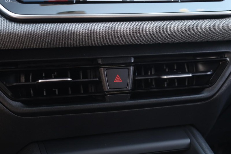 Volkswagen Tiguan Vehicle Image 13