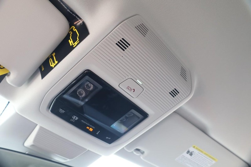 Volkswagen Tiguan Vehicle Image 16