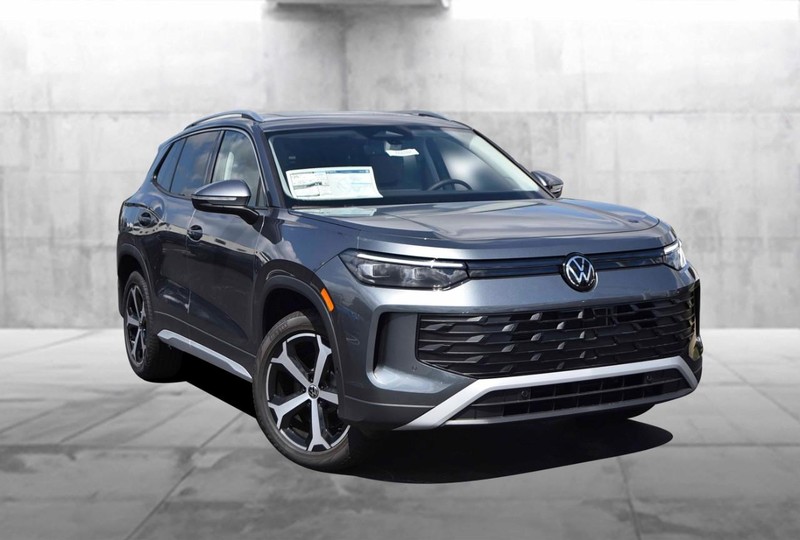 Volkswagen Tiguan Vehicle Image 02