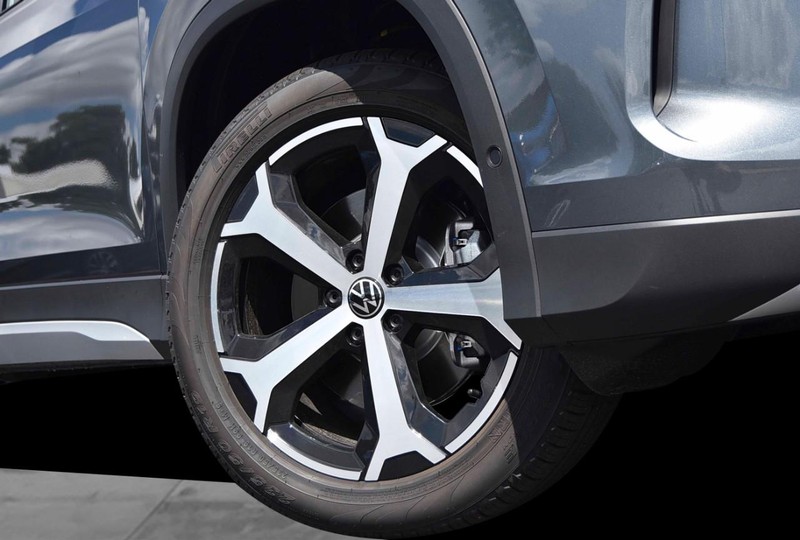Volkswagen Tiguan Vehicle Image 03