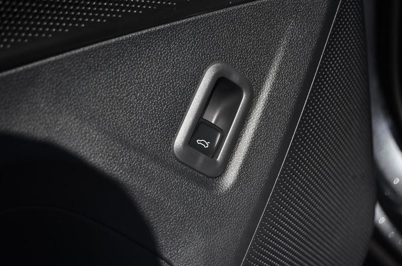 Volkswagen Tiguan Vehicle Image 09