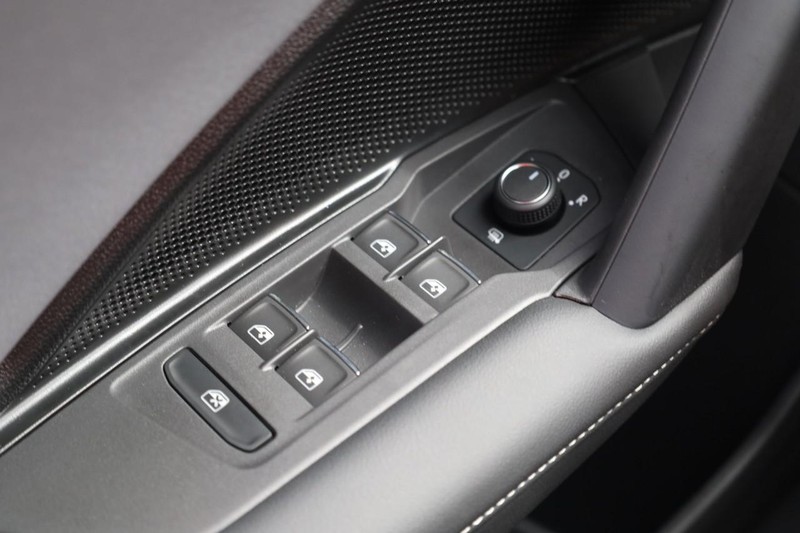 Volkswagen Tiguan Vehicle Image 18