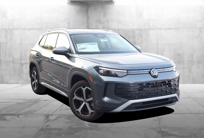 Volkswagen Tiguan Vehicle Image 02