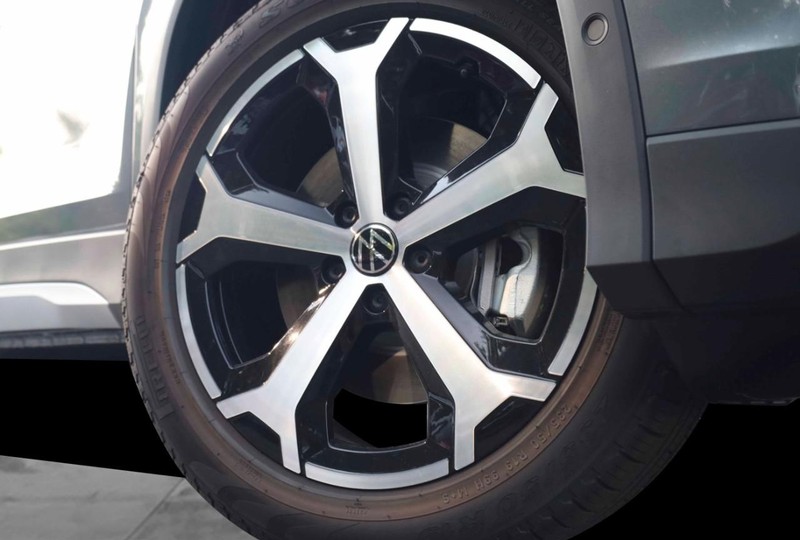 Volkswagen Tiguan Vehicle Image 03