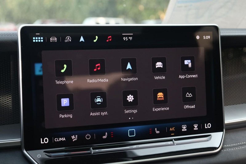 Volkswagen Tiguan Vehicle Image 13