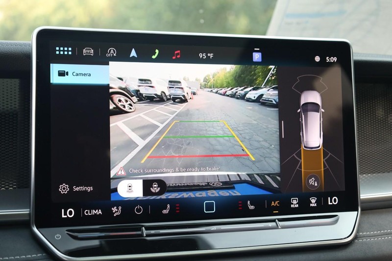 Volkswagen Tiguan Vehicle Image 14