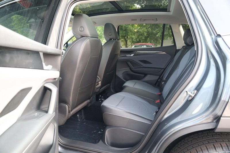 Volkswagen Tiguan Vehicle Image 21