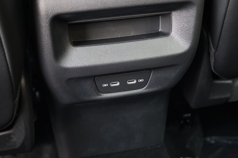 Volkswagen Tiguan Vehicle Image 22