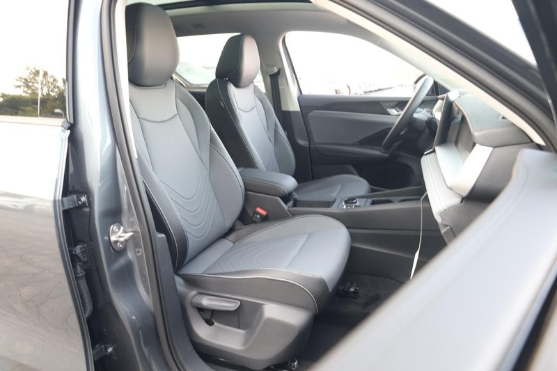 Volkswagen Tiguan Vehicle Image 25