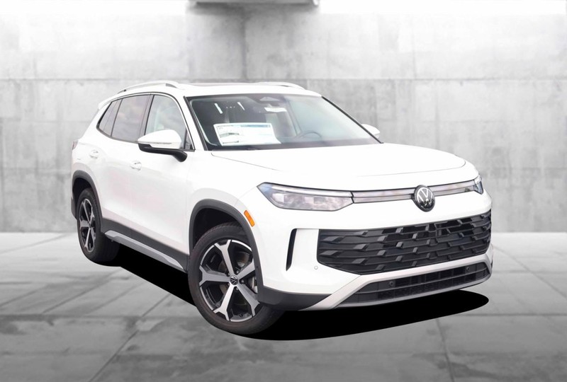 Volkswagen Tiguan Vehicle Image 02