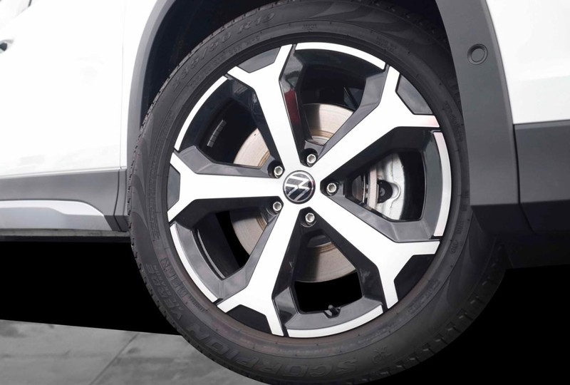 Volkswagen Tiguan Vehicle Image 03