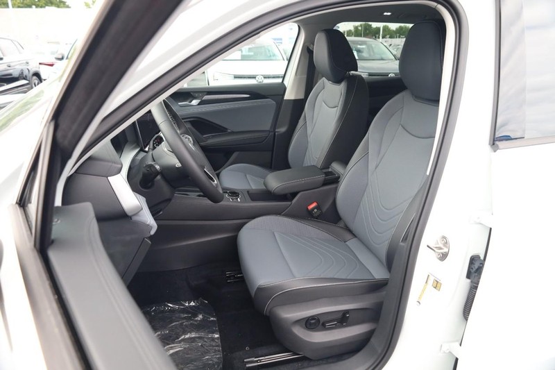 Volkswagen Tiguan Vehicle Image 08