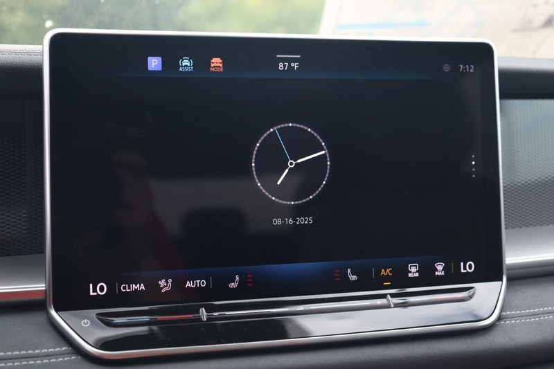 Volkswagen Tiguan Vehicle Image 13