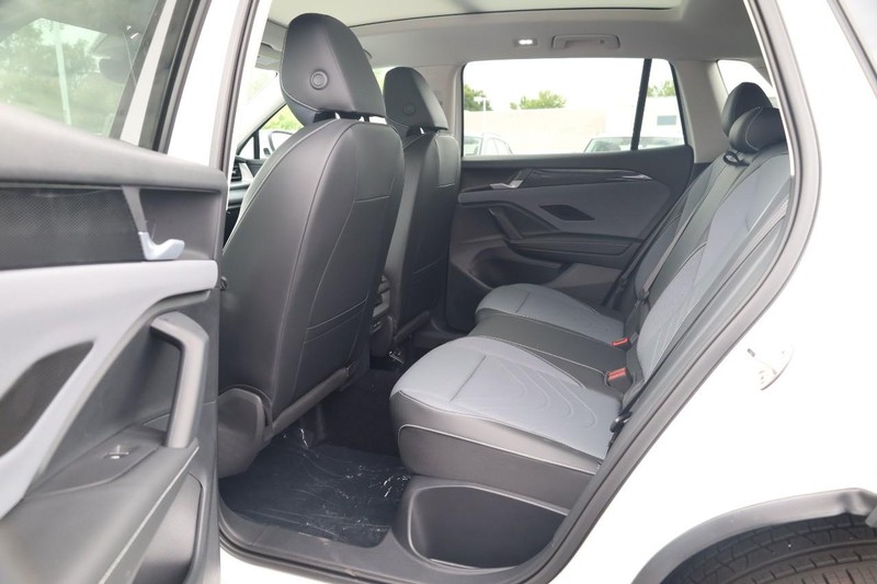 Volkswagen Tiguan Vehicle Image 20