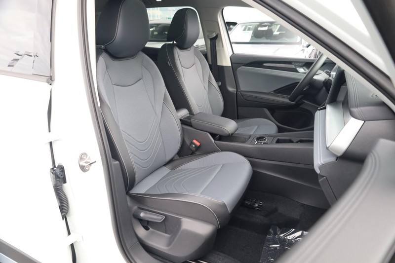 Volkswagen Tiguan Vehicle Image 24