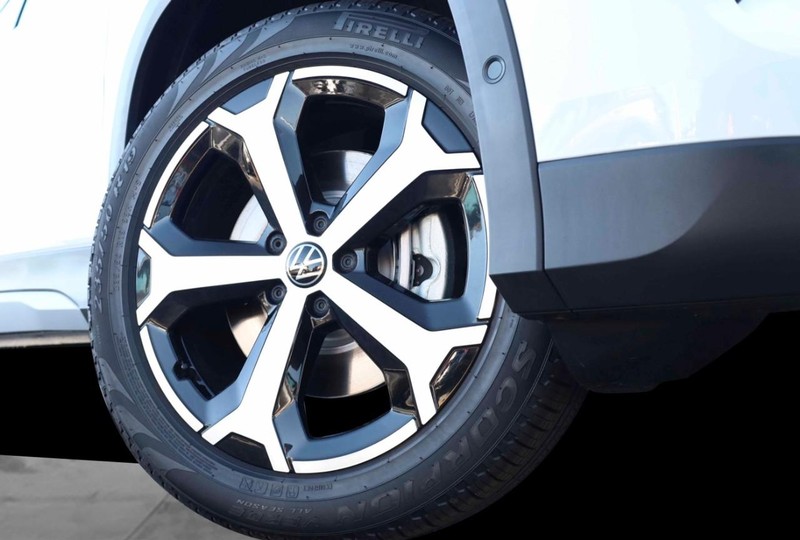 Volkswagen Tiguan Vehicle Image 03