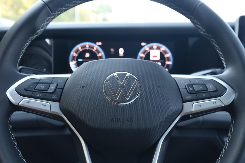 Volkswagen Tiguan Vehicle Image 11