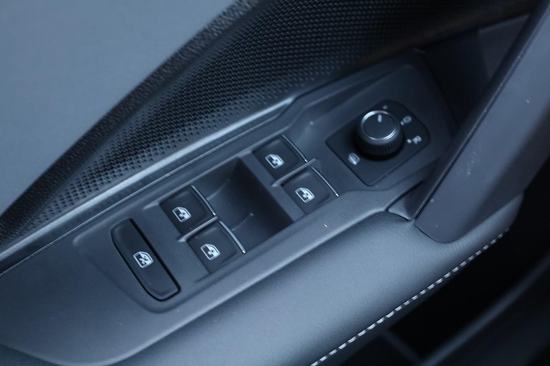 Volkswagen Tiguan Vehicle Image 19