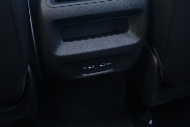 Volkswagen Tiguan Vehicle Image 22