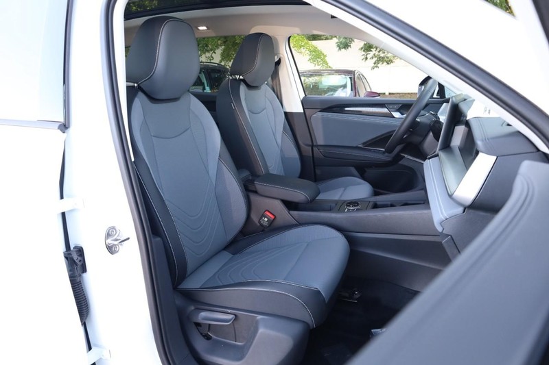 Volkswagen Tiguan Vehicle Image 25