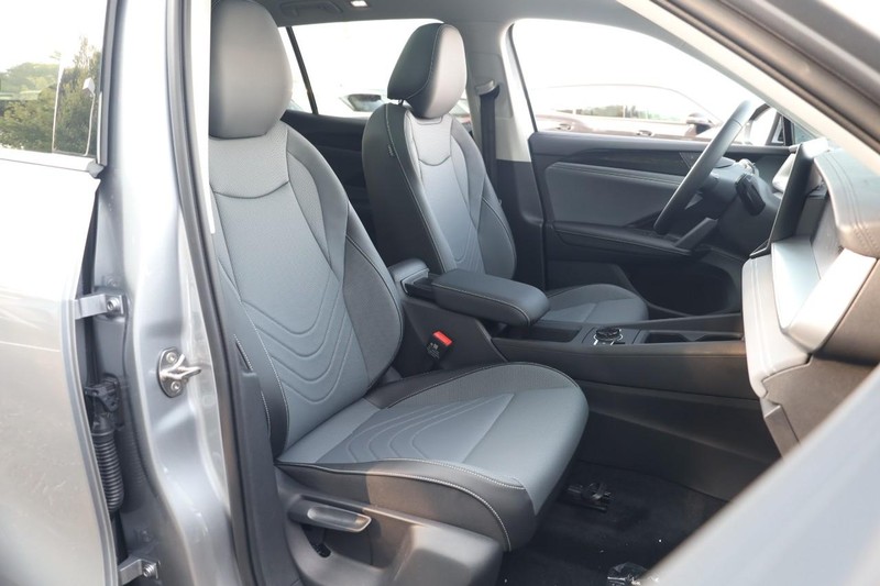 Volkswagen Tiguan Vehicle Image 26