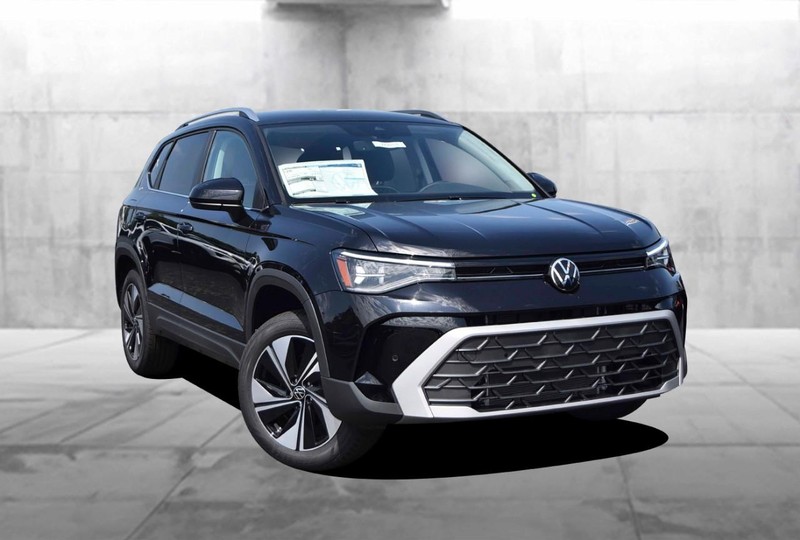 Volkswagen Taos Vehicle Image 02
