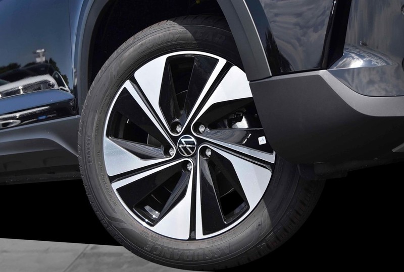Volkswagen Taos Vehicle Image 03
