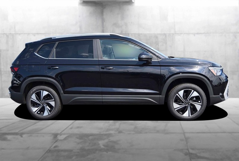 Volkswagen Taos Vehicle Image 05