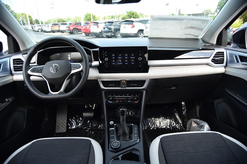 Volkswagen Taos Vehicle Image 07