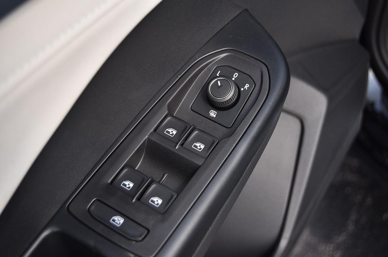 Volkswagen Taos Vehicle Image 08