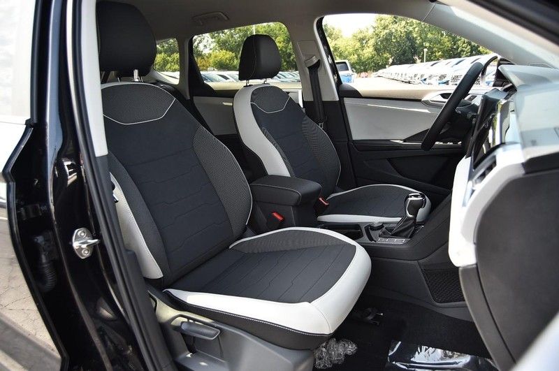 Volkswagen Taos Vehicle Image 20