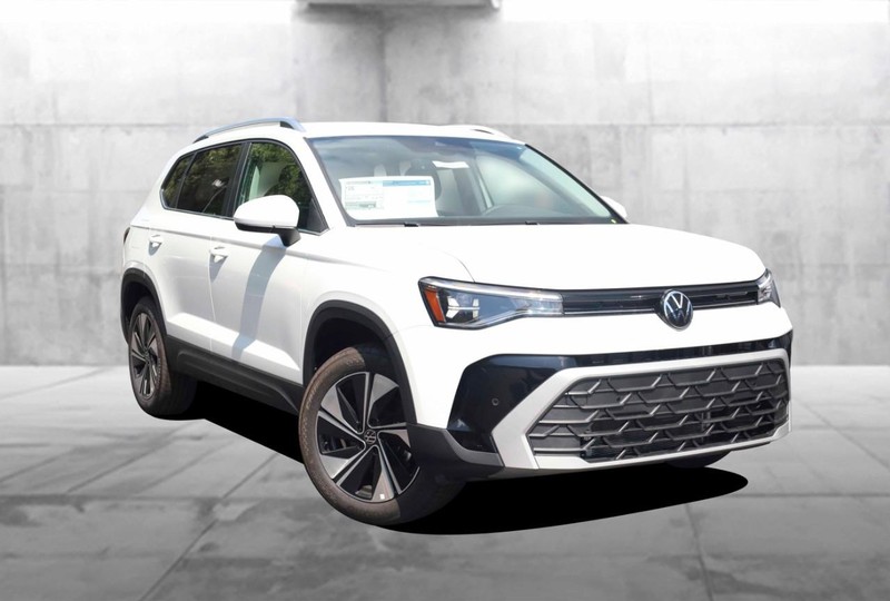 Volkswagen Taos Vehicle Image 02