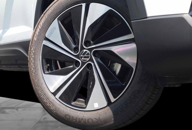 Volkswagen Taos Vehicle Image 03