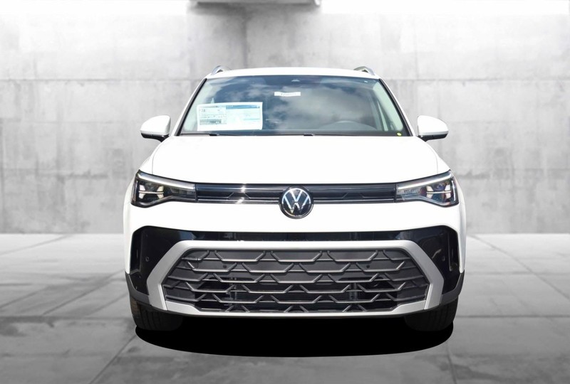 Volkswagen Taos Vehicle Image 04