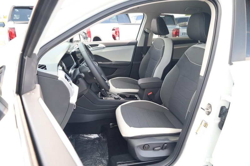 Volkswagen Taos Vehicle Image 08