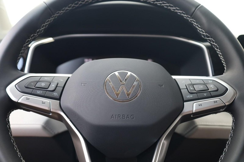 Volkswagen Taos Vehicle Image 09