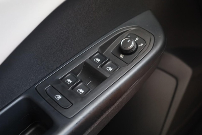 Volkswagen Taos Vehicle Image 17