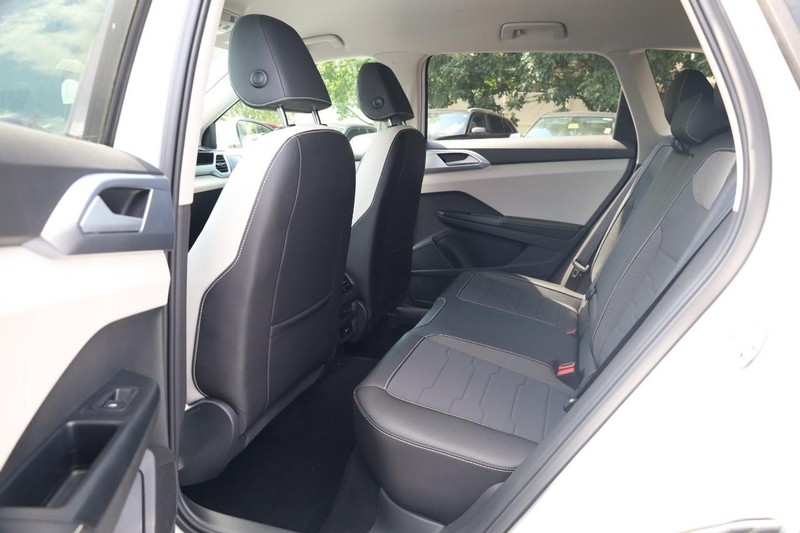 Volkswagen Taos Vehicle Image 20