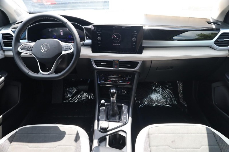 Volkswagen Taos Vehicle Image 22